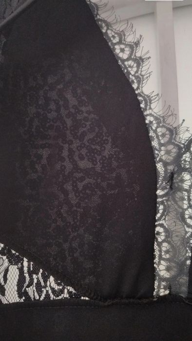 Rochie de seara cu dantelă și paiete