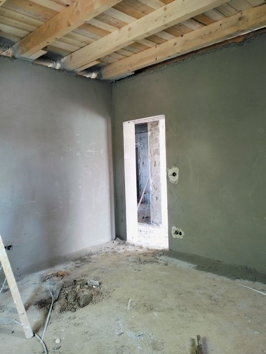 Executam Tencuiala Mecanizata var ciment 
La BOC