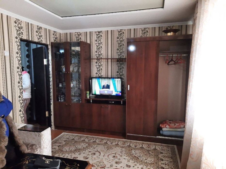 Сдается 1 комнатная квартира 
С обстановкой
В горде Алмалыке