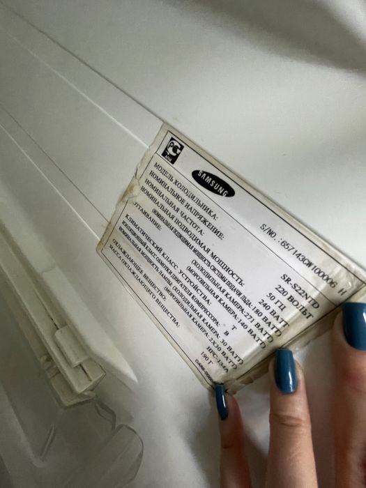 Продаем не рабочий холодильник!!