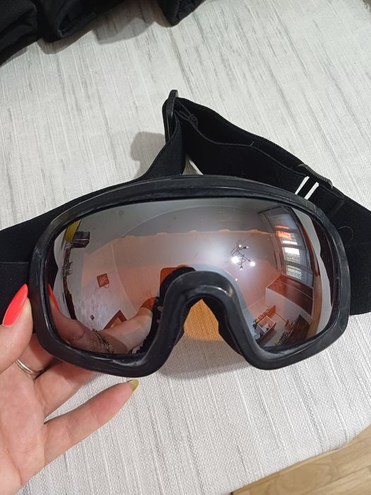 Ръкавици,очила/маска и насочени за ски или сноуборд