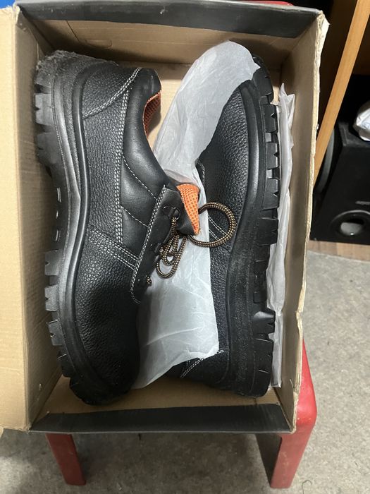 Работни обувки нови