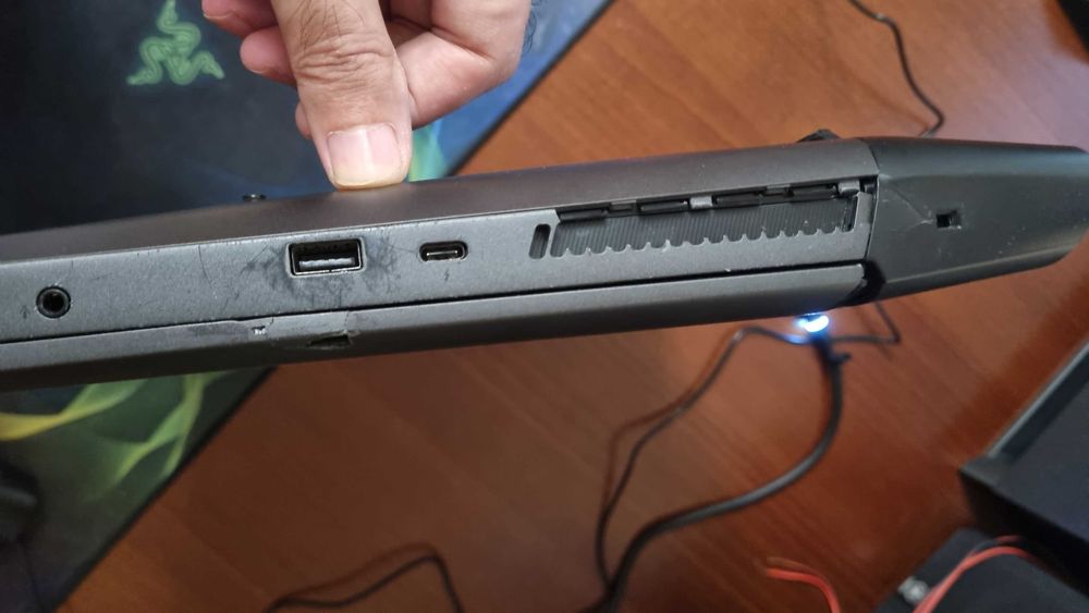 ноутбук Alienware Area 51m R1