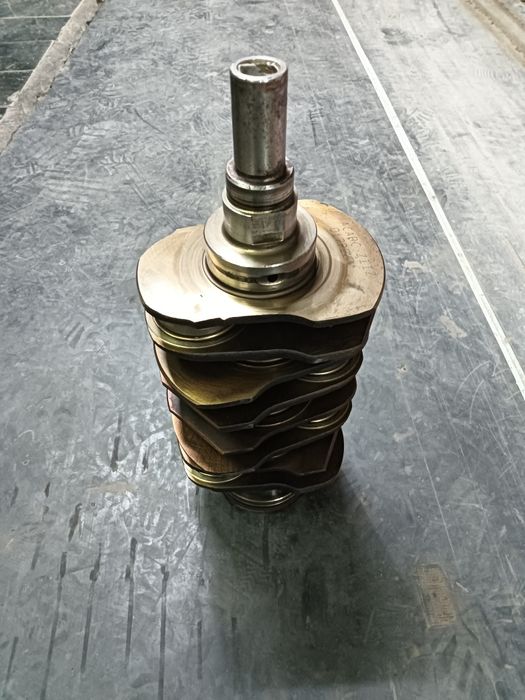 Продам коленвал Субару.