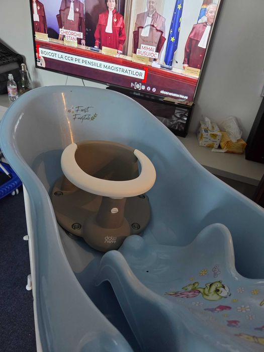 Cadita bebelusi si scaunel baie