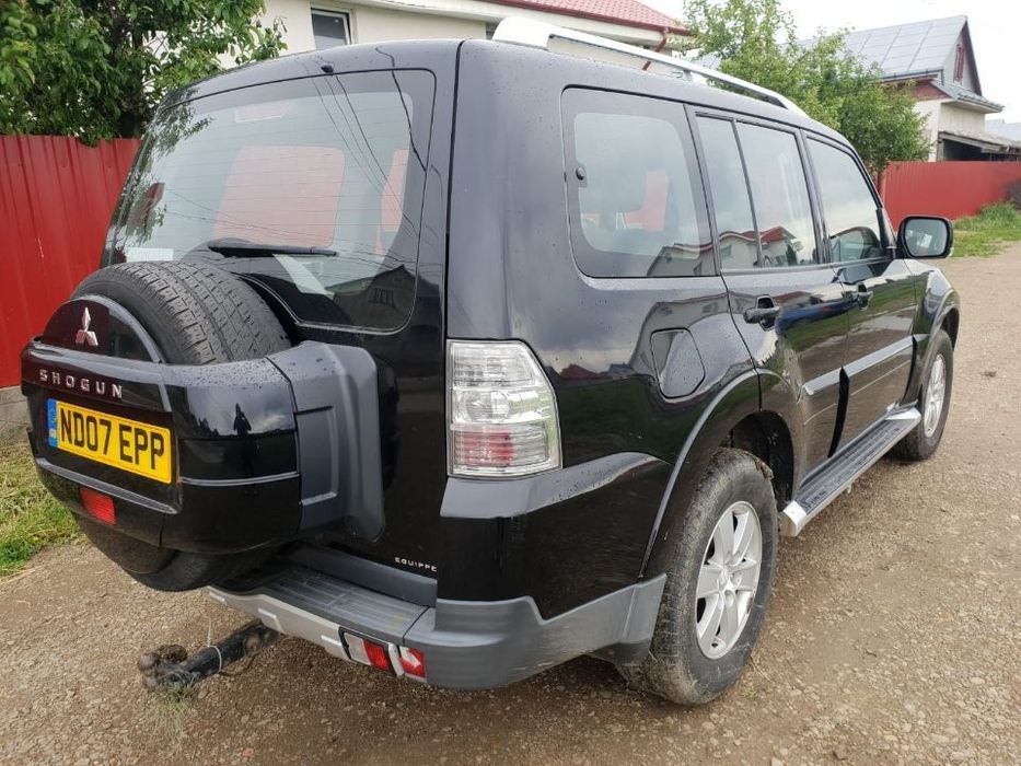 bara fata spate armatura grila capota trager calandru haion portbagaj aripa stop far stanga dreapta Mitsubishi Pajero 4 motor 3.2Di-D cod 4m41 160CP dezmembrez dezmembrari piese SHOGUN pinin