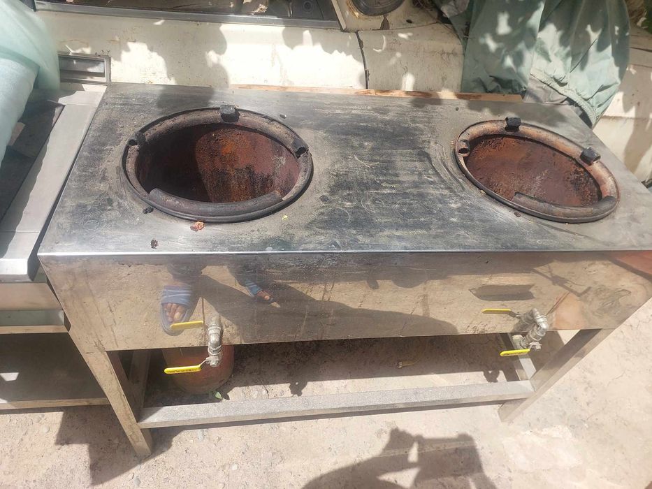 Gaz plita va nerjaveka stollar sotiladi