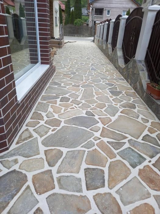 Vindem piatră naturală de munte ideală pentru amenajări exterioare și preț avantajos