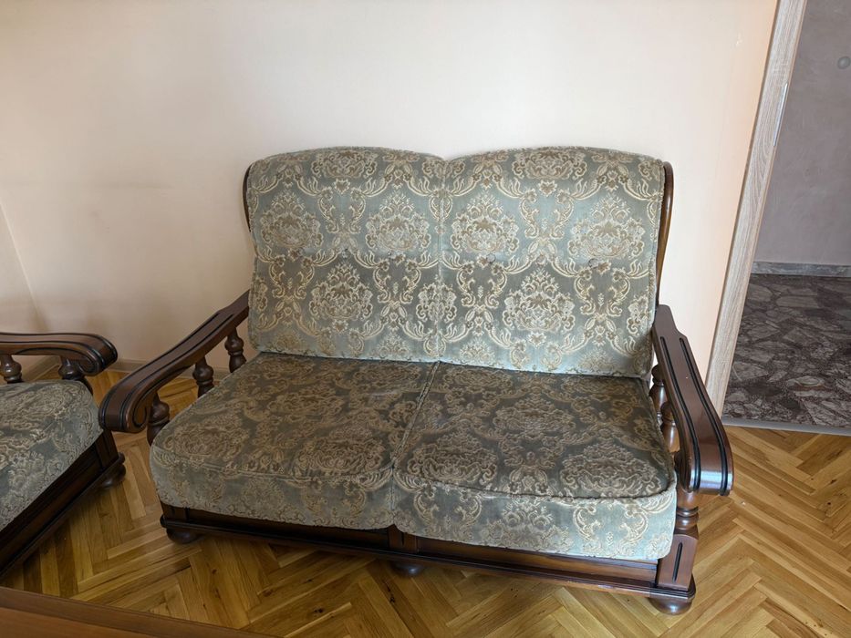 Класическа холова гарнитура от масивно дърво