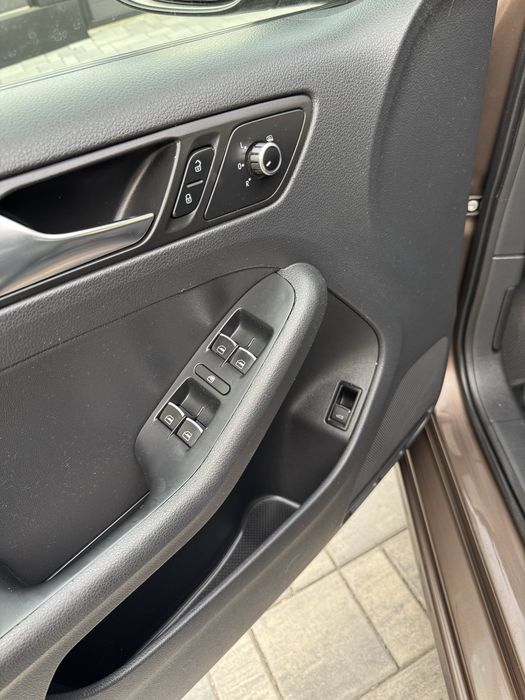 VOLKSWAGEN Jetta 2011 — imagine 4