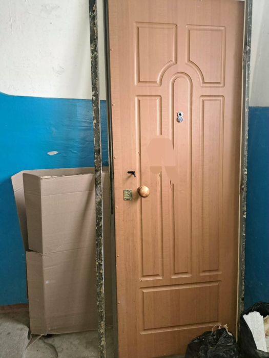 Дверь входная б/у