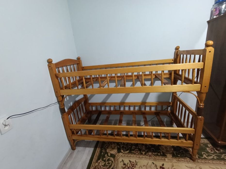 Детские кровать  двухъярусная б/у