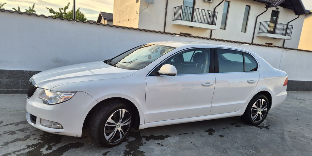 SKODA Superb 2012 — imagine 3