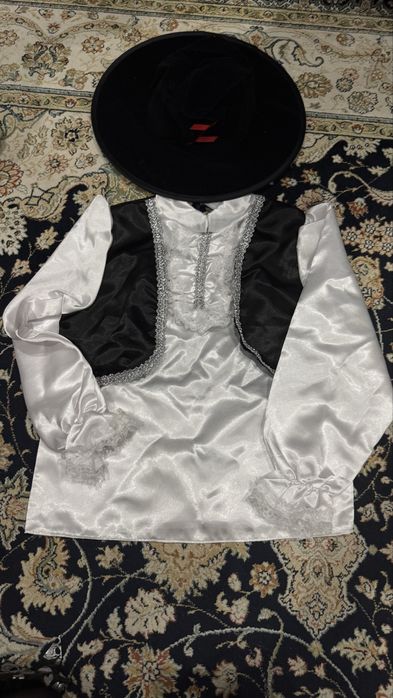 Продам новогодние костюмы