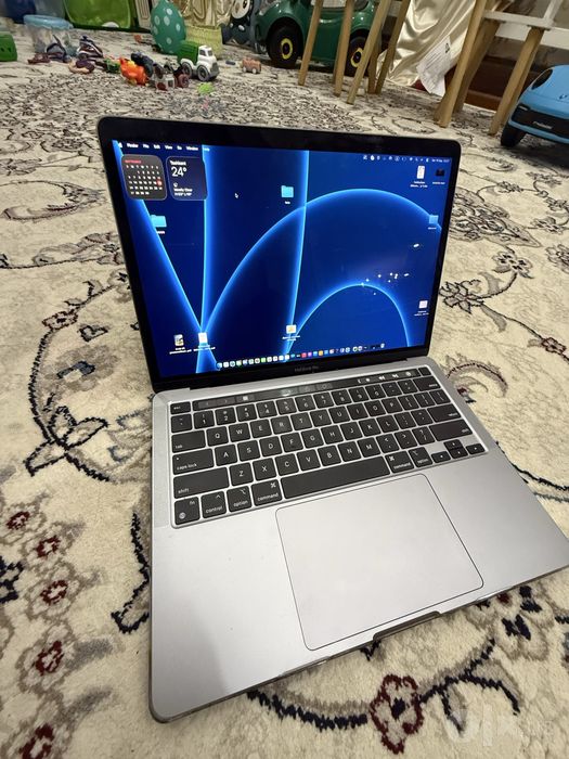 MacBook pro 13 8/256