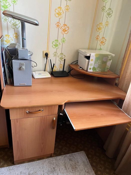 Продам компьютерный стол