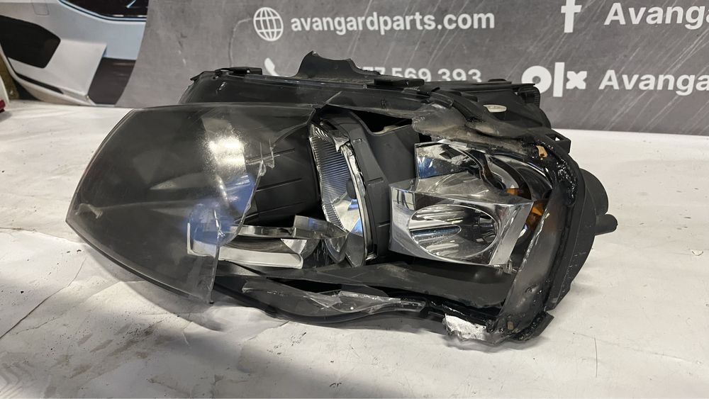 Ляв и десен фар Audi A3 8P (2003-2013)