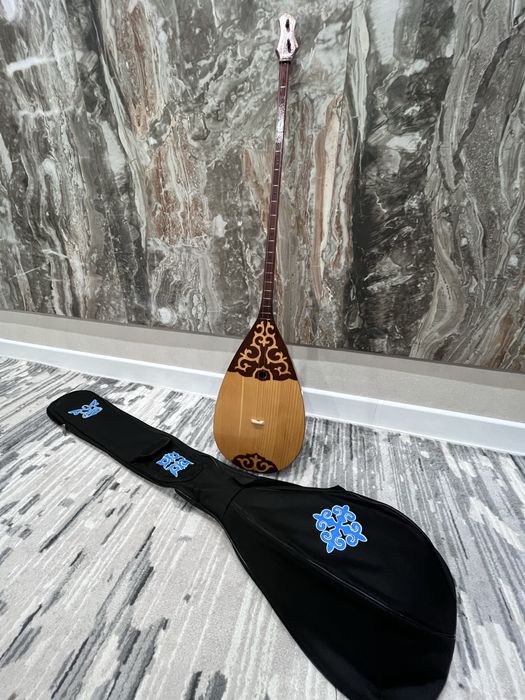 Домбыра детский + чехол в хорошем состояние