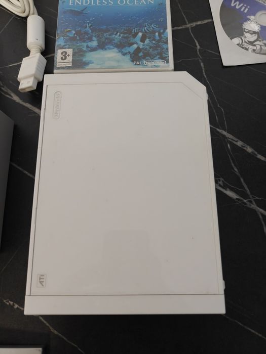 Nintendo wii complet cu 2 jocuri
