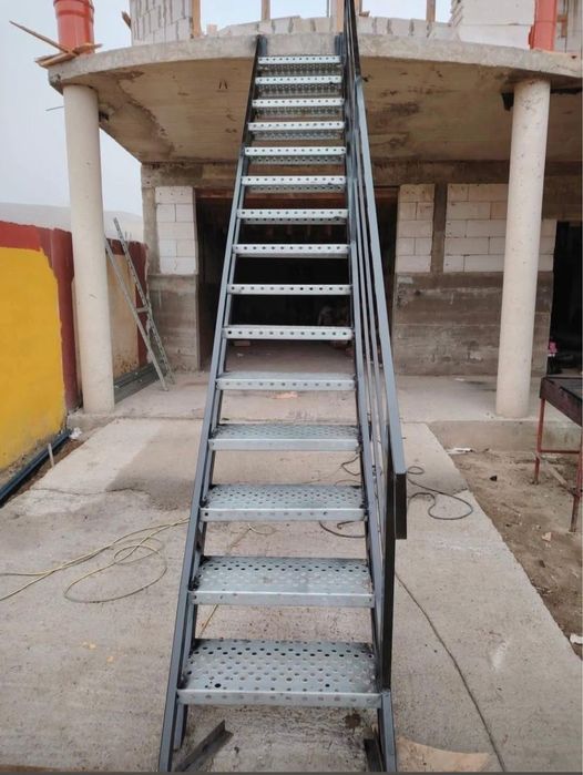 Scari zincate de exterior