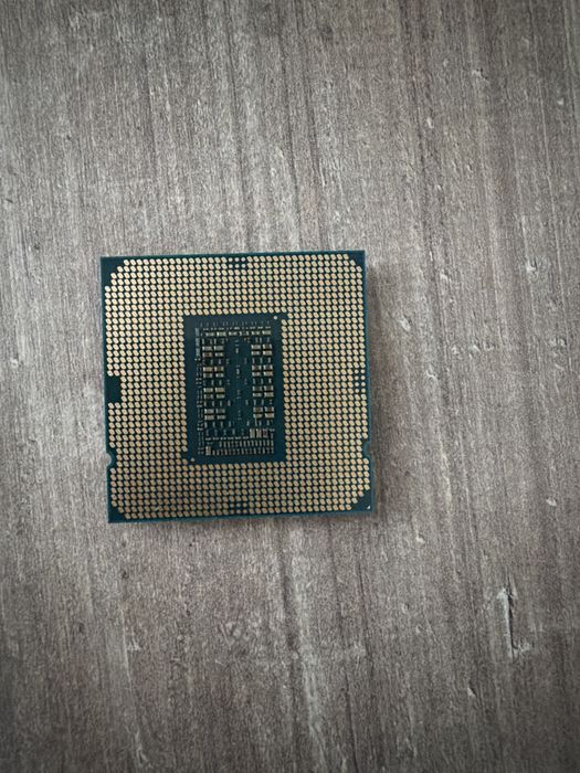 Продавам 8-ядрен процесор Intel Core i7-11700F (LGA1200)