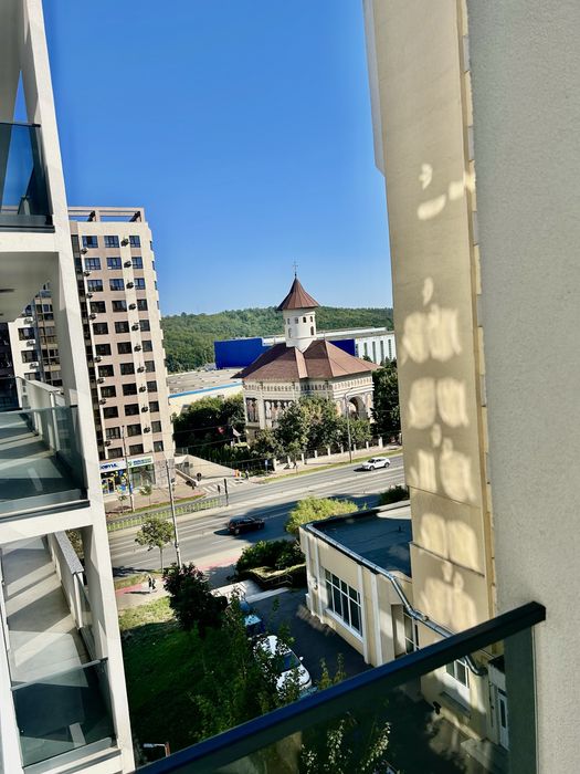 Regim Hotelier Adamant Towers