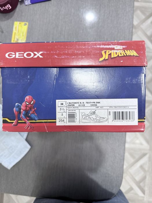 Продаются кроссовки 38 размер Geox