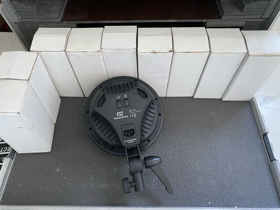 Продам прожектор срочно