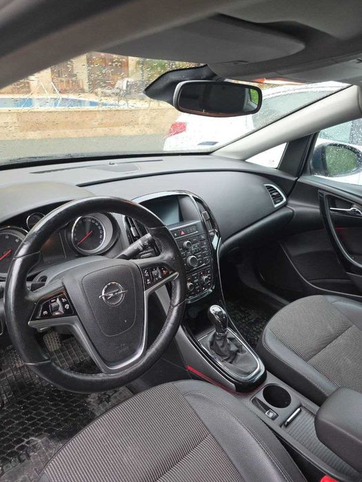 Продавам Opel Astra 2015 | 1.6 CDTI | 6-степенна КП | Пълен фул екстри