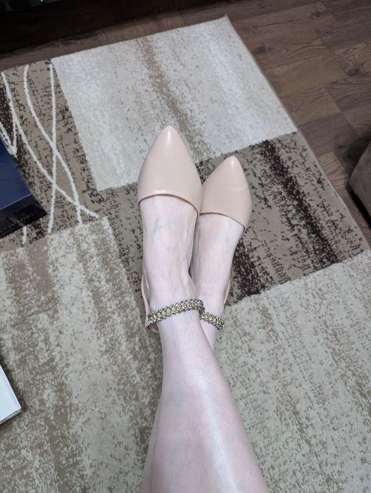 Продам бежевые туфли