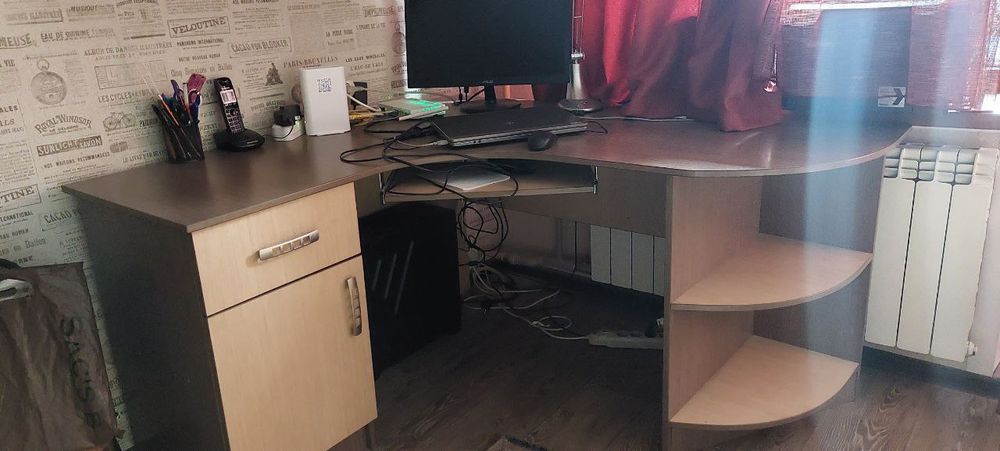 Продам стол угловой