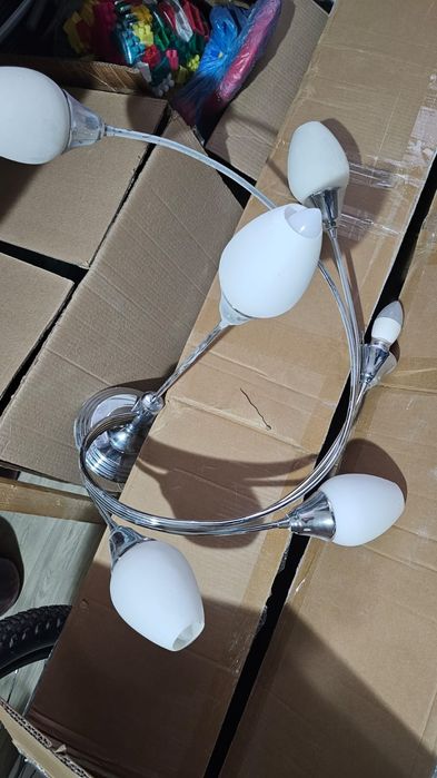 Продам люстры  разные