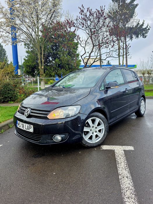 Vand Golf 6 plus 2.0 tdi parchează singura/ senzori parcare/
