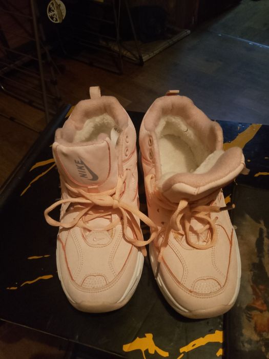 Продам кроссовки новые