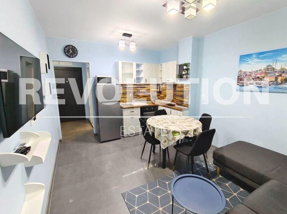 Дава се под наем Двустаен апартамент в Варна, Изгрев - 44 кв.м за 408.51 € - Снимка #1