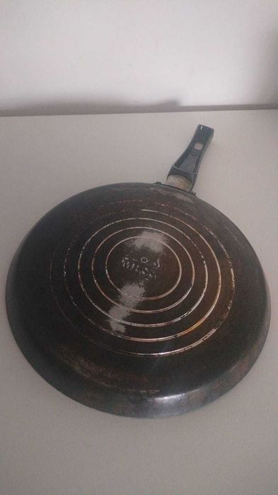 Сковорода - блинница.