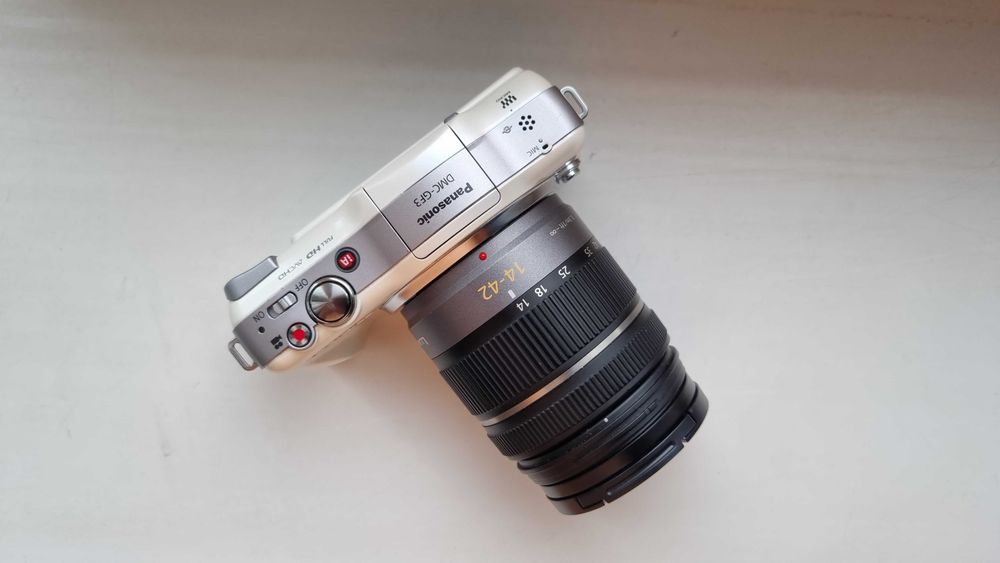 Panasonic Lumix GF3 + зум-объектив 14–42 мм