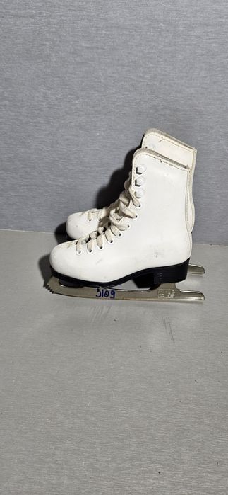 Patine 3109 gheata patinaj artistic   CCM marime 27-28  ( 17,5   cm lungime interioara).