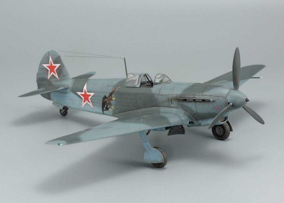 Сборная модель самолета Як-9Т (ICM, 1/48)