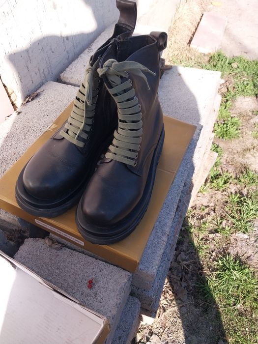 Женские ботинки черные