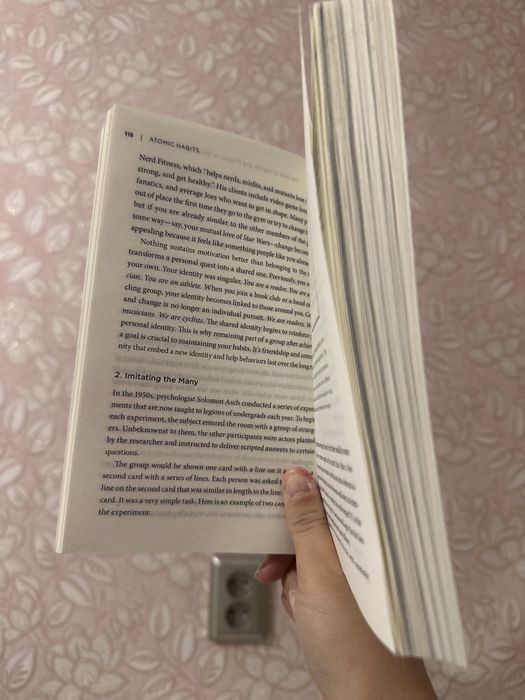 Продам книгу на англ Atomic habbits