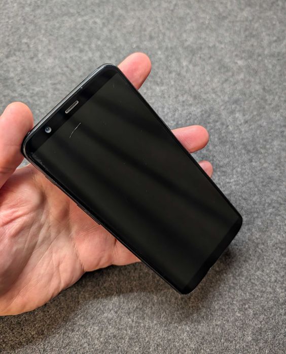 OnePlus 5T (8GB RAM / 128GB)  – Работещ, със следи от употреба
