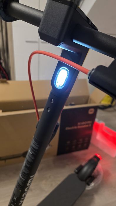 Vand sau schimb cu telefon trotineta electrica Xiaomi Electric Scooter 5, putere motor 350 W, autonomie max. 60 Km, la cutie noua neactivata, sigilata