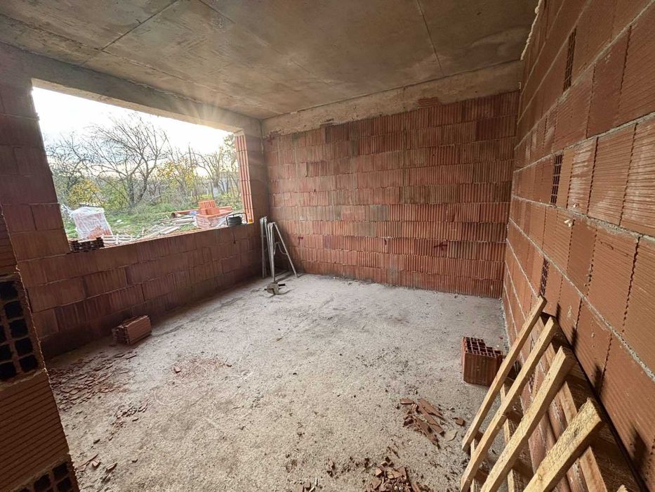 Продава къща с.Остра Могила