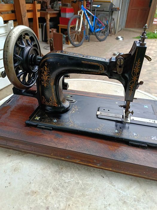 Стара немска шевна машна