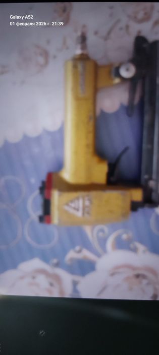 Степлер мебельный