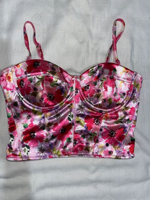 Бюстие на цветя Amisu