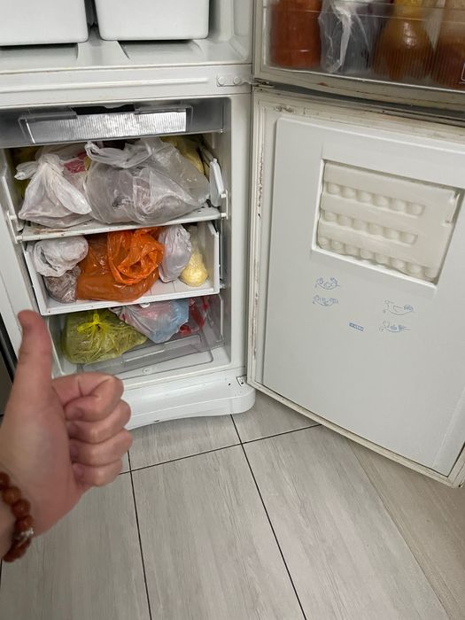 Холодильник indesit