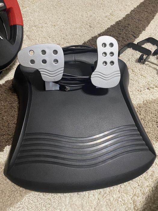 Продам игровой руль Genius Speed Wheel 3 MT Red