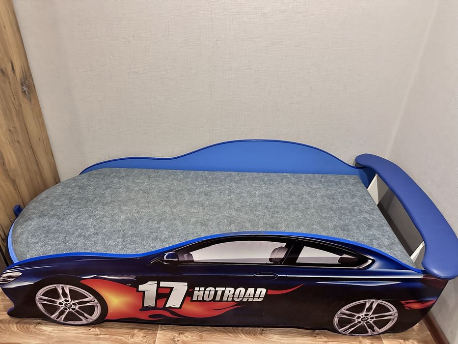 Детская кровать машина + матрас